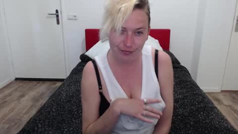 Syl  online show from March 9, 2:43 pm