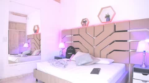 Snapshot of cloe_cifuentes chatting on September 10, 11:33 am Cloe Online de 600 a 1400 online show from September 10, 11:33 am