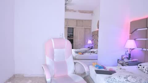 Snapshot of cloe_cifuentes chatting on February 9, 5:33 pm Cloe Online de 600 a 1400 online show from February 9, 5:33 pm