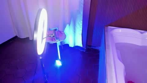 CLOE  online show from November 21, 4:10 am