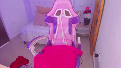 Cloe Weiss online show from January 18, 5:33 pm