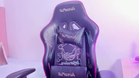 Cloe Weiss online show from September 10, 5:03 pm