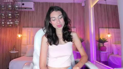 C L O E  online show from November 11, 4:47 am