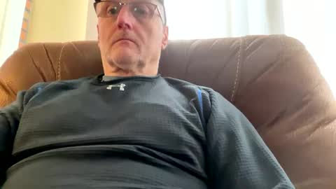 Closetbicd online show from December 2, 3:42 pm