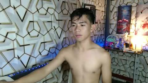 Snapshot of clyde_twinkx chatting on September 22, 10:19 am clyde_twinkx online show from September 22, 10:19 am