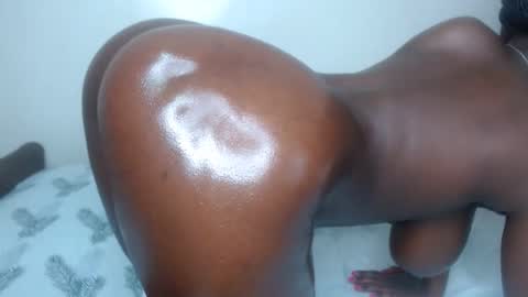 cocoa_devine online show from April 24, 12:40 pm