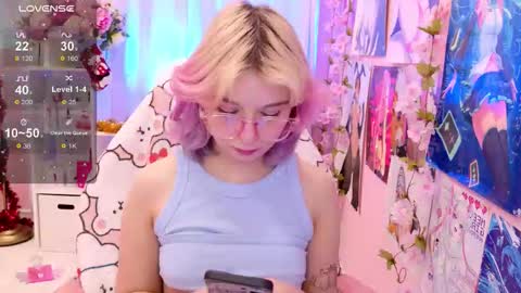 Mia online show from December 3, 3:45 pm