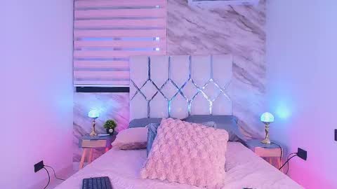 colett online show from November 20, 12:04 pm