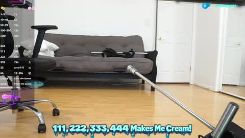College001 online show from August 4, 6:59 pm