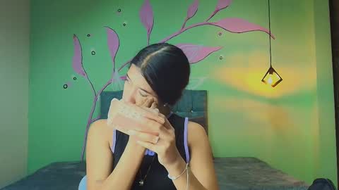 C O N N I E online show from December 5, 8:28 pm