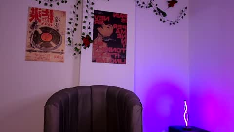 Coralie Bronson online show from May 30, 12:20 am