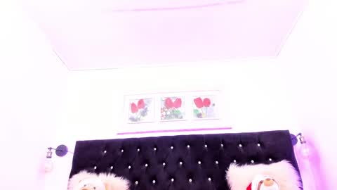 Snapshot of coralinejoness chatting on September 12, 1:57 pm Juana Michelle 3 online show from September 12, 1:57 pm