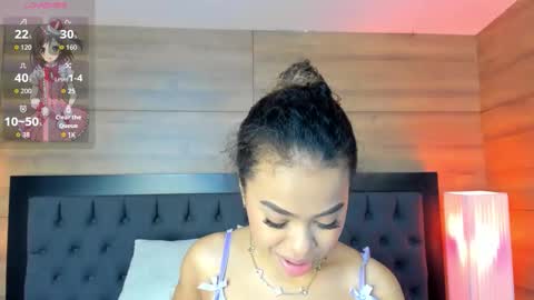 coralineross_ online show from December 22, 11:39 am
