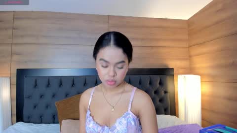 coralineross_ online show from March 3, 12:34 pm