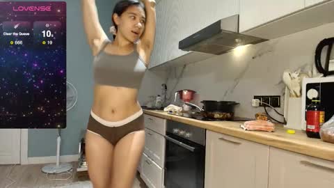 Snapshot of cosmo_pussy chatting on September 10, 7:59 pm Lina online show from September 10, 7:59 pm