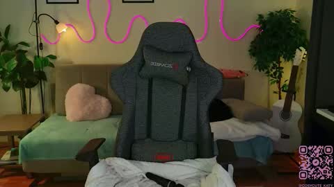 Katy online show from March 29, 7:26 pm