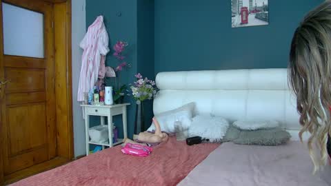 cougarmilf_ online show from April 2, 2:24 pm