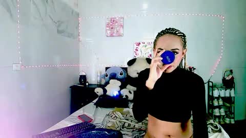 Snapshot of couple_sweet1016 chatting on October 10, 1:11 am ALEXA KIM online show from October 10, 1:11 am