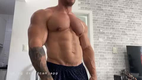 couplemuscle40 online show from January 8, 4:24 pm