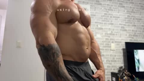 couplemuscle40 online show from December 14, 11:55 pm