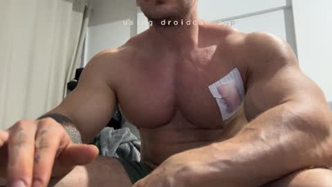 couplemuscle40 online show from November 18, 11:59 pm