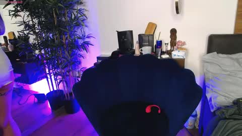 Sophie online show from April 19, 7:31 am