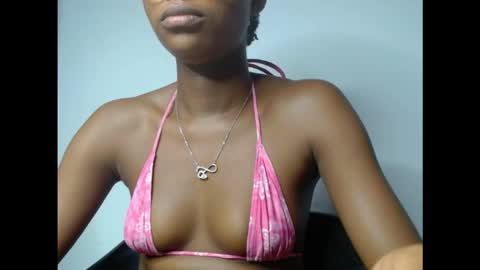 Snapshot of creamyxmuffin chatting on October 22, 11:01 am creamyxmuffin online show from October 22, 11:01 am