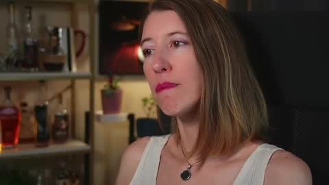 Snapshot of creme_dela_creme chatting on October 3, 5:54 pm Quinn de la Creme online show from October 3, 5:54 pm