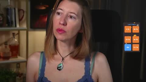 Snapshot of creme_dela_creme chatting on October 14, 5:49 pm Quinn de la Creme online show from October 14, 5:49 pm