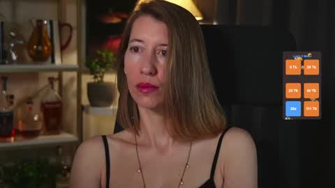 Snapshot of creme_dela_creme chatting on October 10, 5:52 pm Quinn de la Creme online show from October 10, 5:52 pm