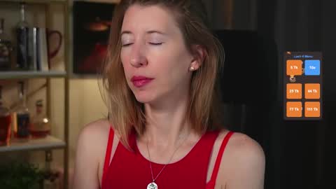 Snapshot of creme_dela_creme chatting on October 17, 6:01 pm Quinn de la Creme online show from October 17, 6:01 pm