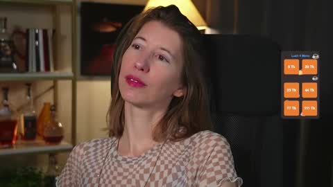 Snapshot of creme_dela_creme chatting on October 21, 6:00 pm Quinn de la Creme online show from October 21, 6:00 pm