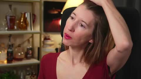 Snapshot of creme_dela_creme chatting on October 7, 5:42 pm Quinn de la Creme online show from October 7, 5:42 pm