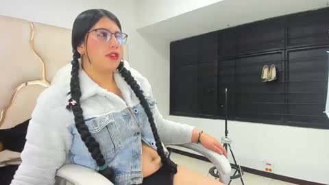 Criistaal   online show from February 7, 4:37 am