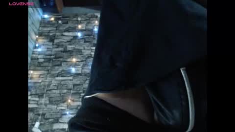 Snapshot of cris_angel01 chatting on October 31, 11:43 am Cris online show from October 31, 11:43 am