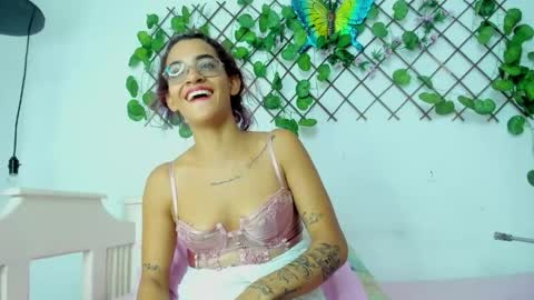 cris_dulce online show from April 17, 9:50 pm