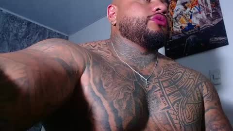 criss_zanders202 online show from May 26, 11:00 pm
