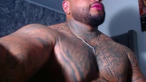 criss_zanders202 online show from May 28, 10:41 pm