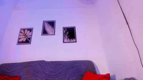 criss_zuri online show from April 22, 12:01 pm