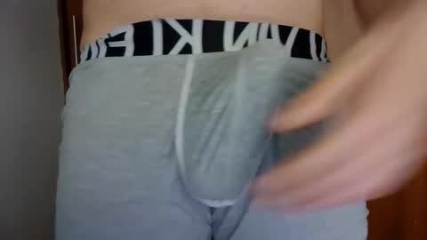 crissss18 online show from March 27, 2:18 pm