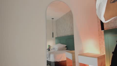 Cristal  online show from October 4, 1:31 pm