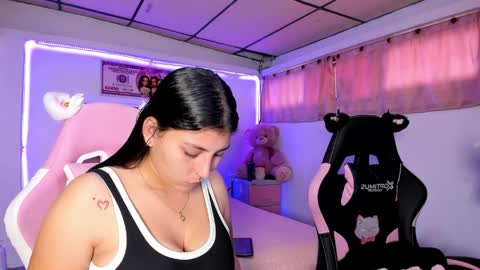 cristal_smith20 online show from April 2, 1:18 pm