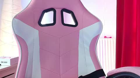 cristaleyess online show from April 18, 2:52 pm