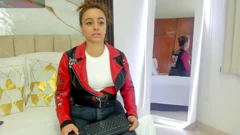 cristal walker online show from January 14, 10:45 am