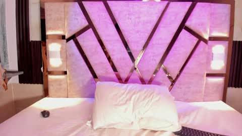 cristin  online show from April 21, 6:59 pm