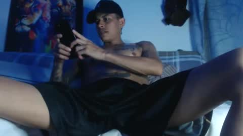 criistofer online show from December 16, 4:52 am