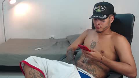 crow_black00 online show from September 25, 6:09 am