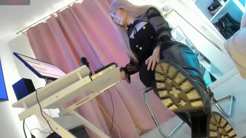 Cruel Siren online show from October 10, 6:30 am