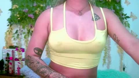 crysrus online show from May 18, 1:26 am