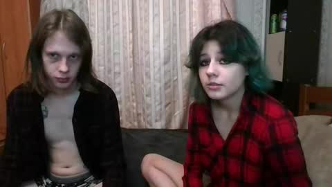 Snapshot of crystal_porn_love chatting on February 17, 10:27 pm Crystal and Marcl online show from February 17, 10:27 pm